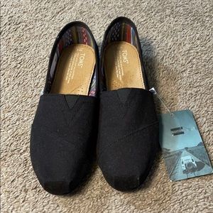 Tom’s Black on Black Canvas Classic Shoe